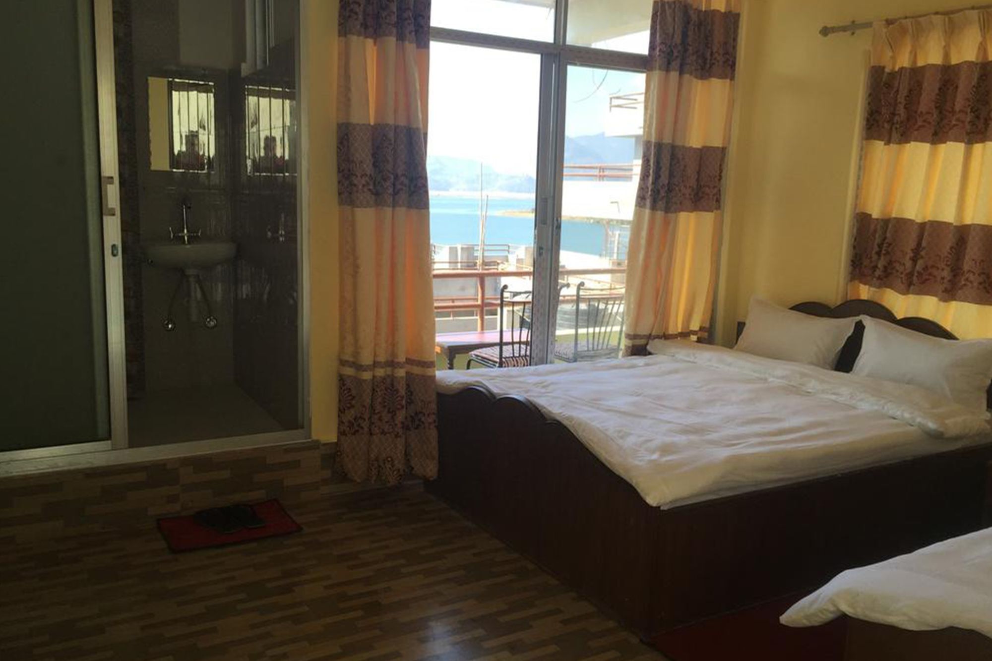 Hello Inn Guest House & Apartment Покхара Экстерьер фото