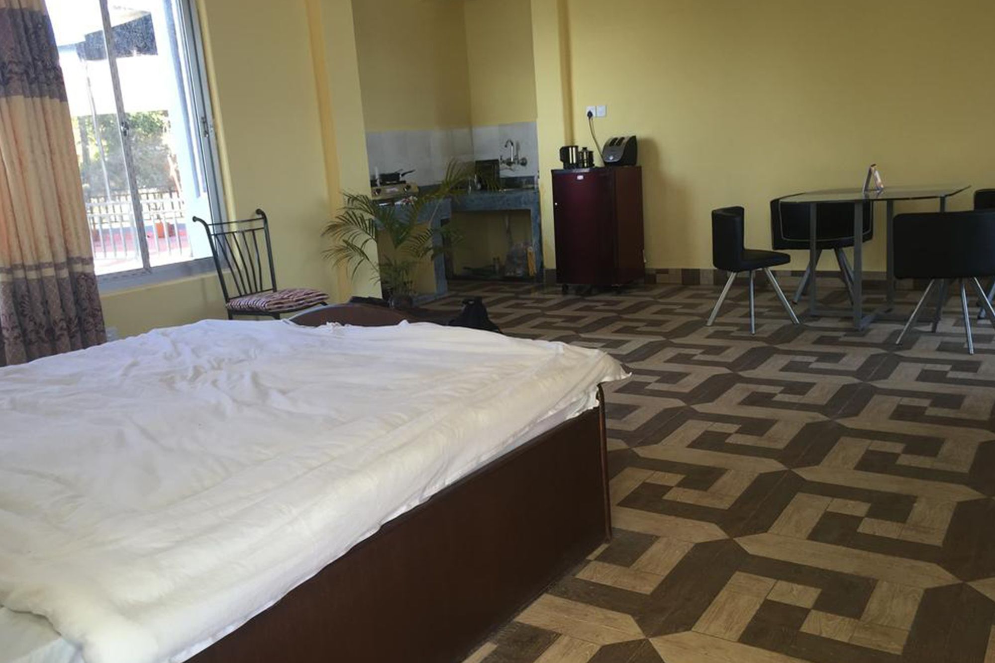 Hello Inn Guest House & Apartment Покхара Экстерьер фото